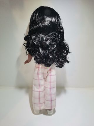 Muñeca Kika negra con mono a cuadros