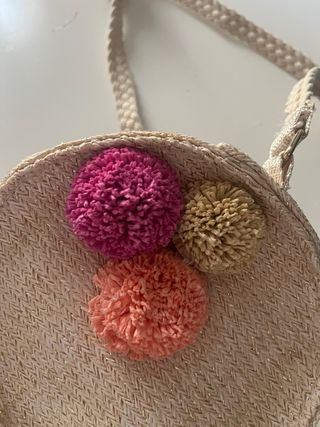Bolso redondo rafia niñas pompón