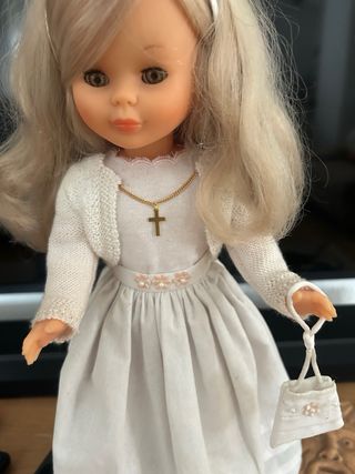 Nancy Comunión Rubia