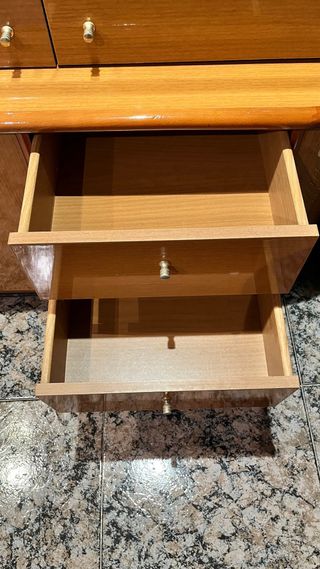 Mueble de comedor con vitrinas