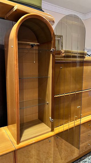 Mueble de comedor con vitrinas