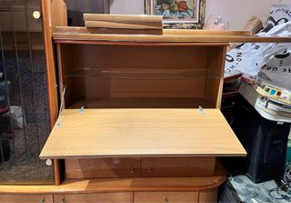 Mueble de comedor con vitrinas