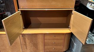 Mueble de comedor con vitrinas