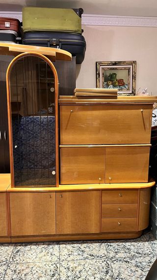 Mueble de comedor con vitrinas