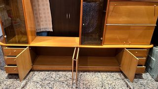 Mueble de comedor con vitrinas