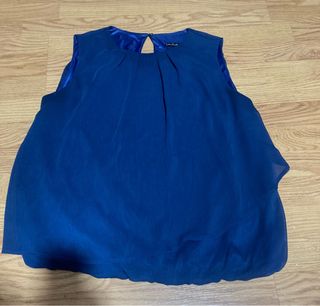 Blusa sin mangas azul de Pilar Prieto