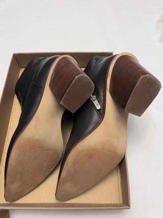 Botines negros de cuero, marca Alpe