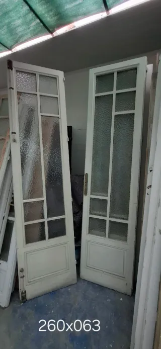 Puerta de madera Antigua con cristal