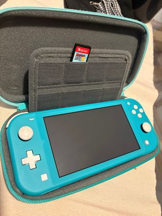 Nintendo Switch Lite Azul + Estuche y Juego