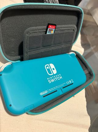 Nintendo Switch Lite Azul + Estuche y Juego