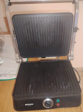 Sandwichera Eléctrica Acero Inoxidable