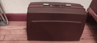 Máquina de coser Alfa con  plataforma y estuche