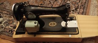 Máquina de coser Alfa con  plataforma y estuche