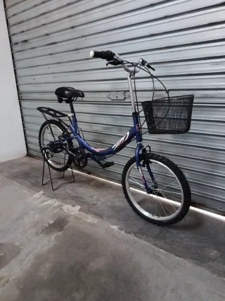 Bicicleta de paseo azul