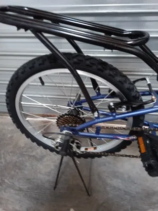 Bicicleta de paseo azul