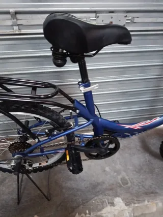 Bicicleta de paseo azul