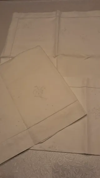Lenzuolo in lino ricamato a mano, antico