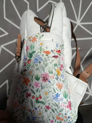 Mochila Parfois floral blanca