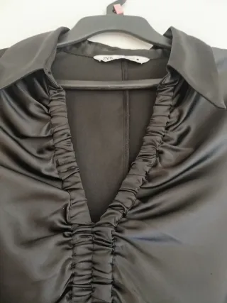 Camisa Zara satén negro