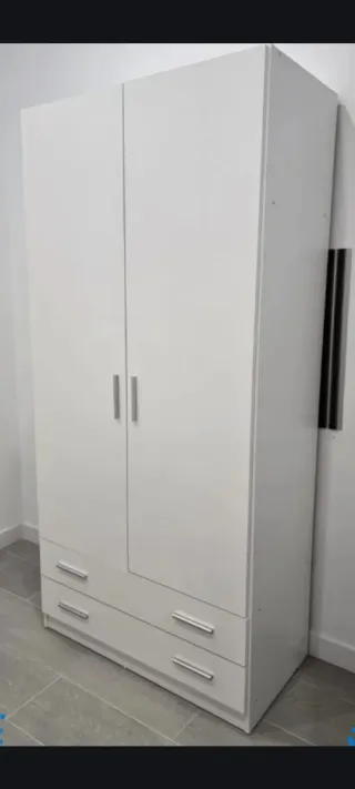 Armarios, canapes y colchones