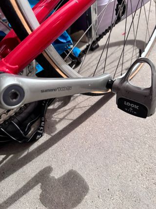 Bicicleta de carretera Zeus Z 410s Roja