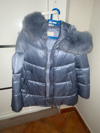 Plumífero acolchado azul.Capucha/pelo.Calentito