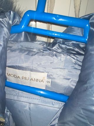 Plumífero acolchado azul.Capucha/pelo.Calentito