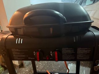 Barbacoa de gas negra