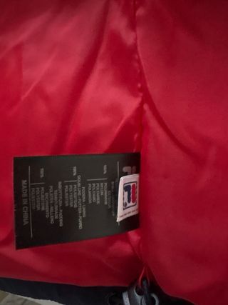 Chaqueta Fila acolchada azul y roja