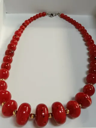 Collana vintage con perle rosse e oro