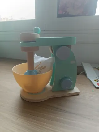 Batidora/amasadora de juguete de madera