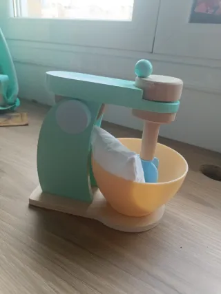 Batidora/amasadora de juguete de madera