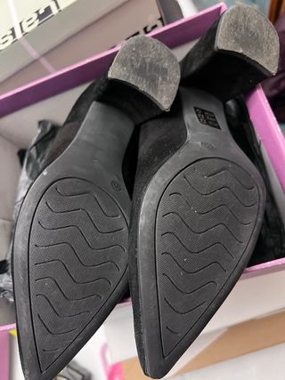 Botines negros ante tacón