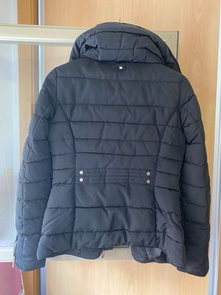 Abrigo plumífero negro