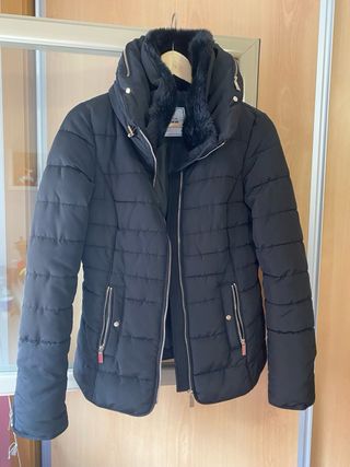 Abrigo plumífero negro