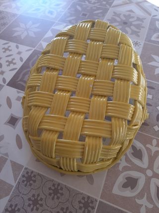 Cestino in ceramica giallo intrecciato