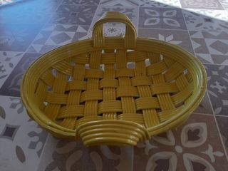 Cestino in ceramica giallo intrecciato
