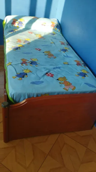 Cama nido de madera con cajones. Urge recogida