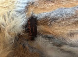 Abrigo vintage YSL con cuello de pelo