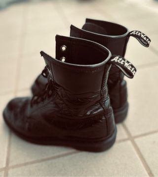 Botines Dr. Martens Joy Division Negros