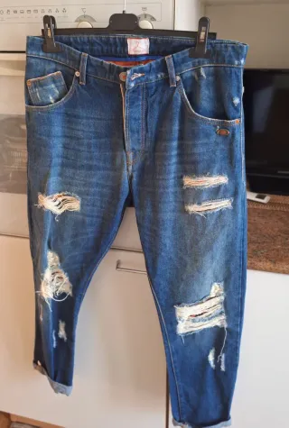 Jeans uomo strappati taglia 48