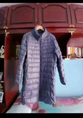 Abrigo largo azul acolchado