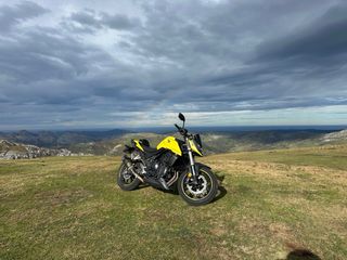 Honda Hornet 750 excelente estado y muchos extras!