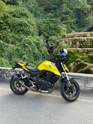 Honda Hornet 750 excelente estado y muchos extras!