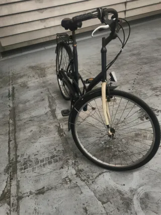 Bicicleta de paseo negra