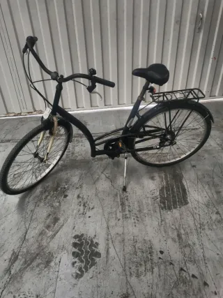 Bicicleta de paseo negra