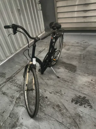 Bicicleta de paseo negra