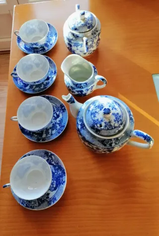 Juego de té antiguo azul y blanco.