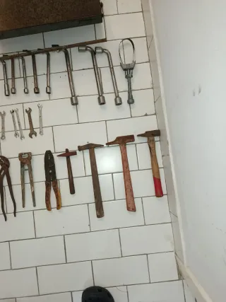 Juego de llaves y herramientas