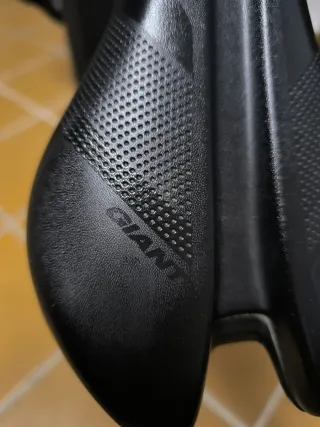 Sillín Giant Contact Forward Negro